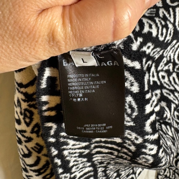 Authentic Balenciaga all over wavy Logo sweater - Picture 6 of 6